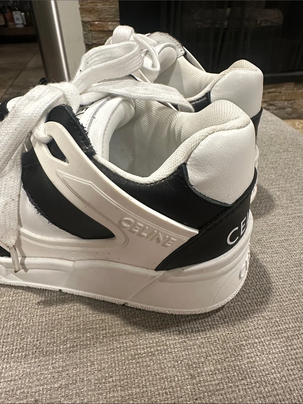 Clearance Classic Sneakers in White and Black size 36